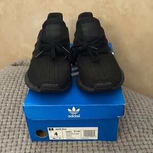 Adidas Kids Swift Run Size 4 Black